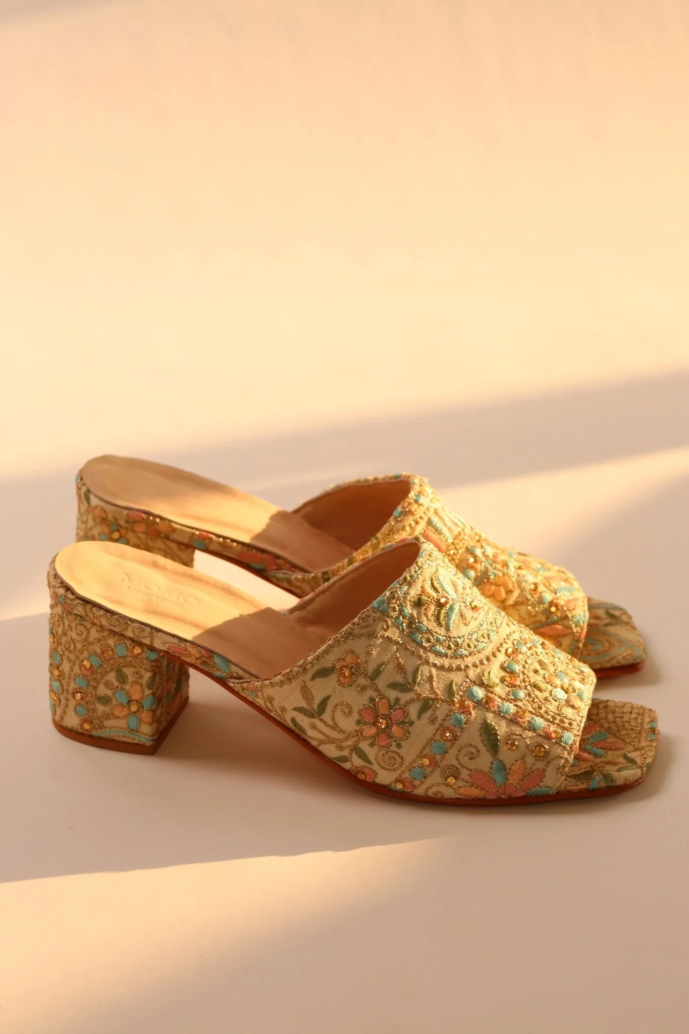 EMBROIDERED FLOWER SILK MULES MILTONA