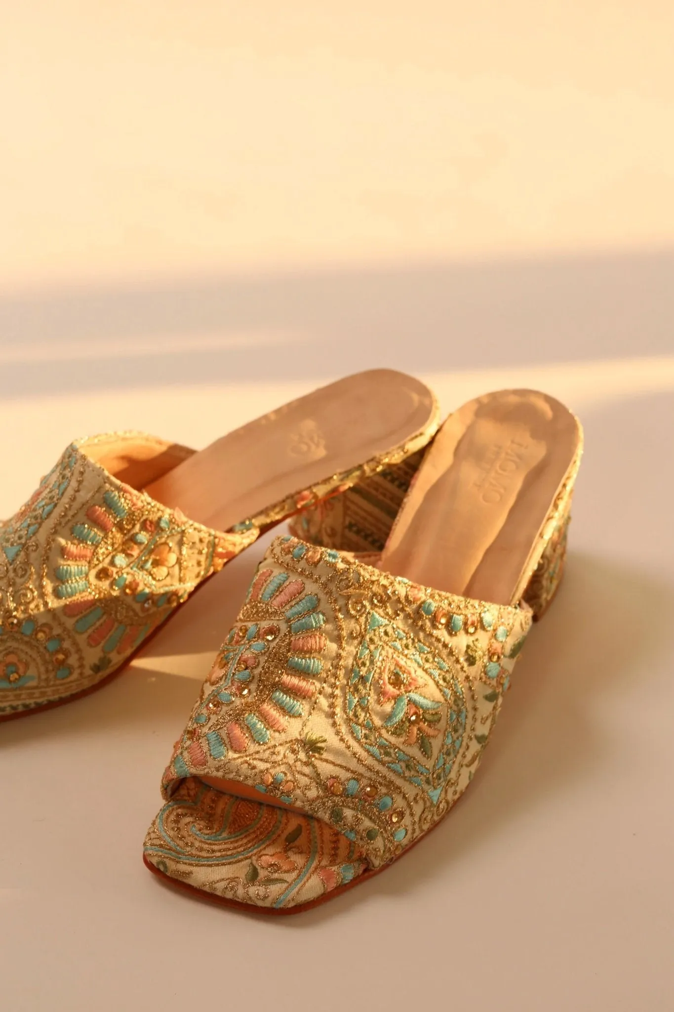 EMBROIDERED FLOWER SILK MULES MILTONA