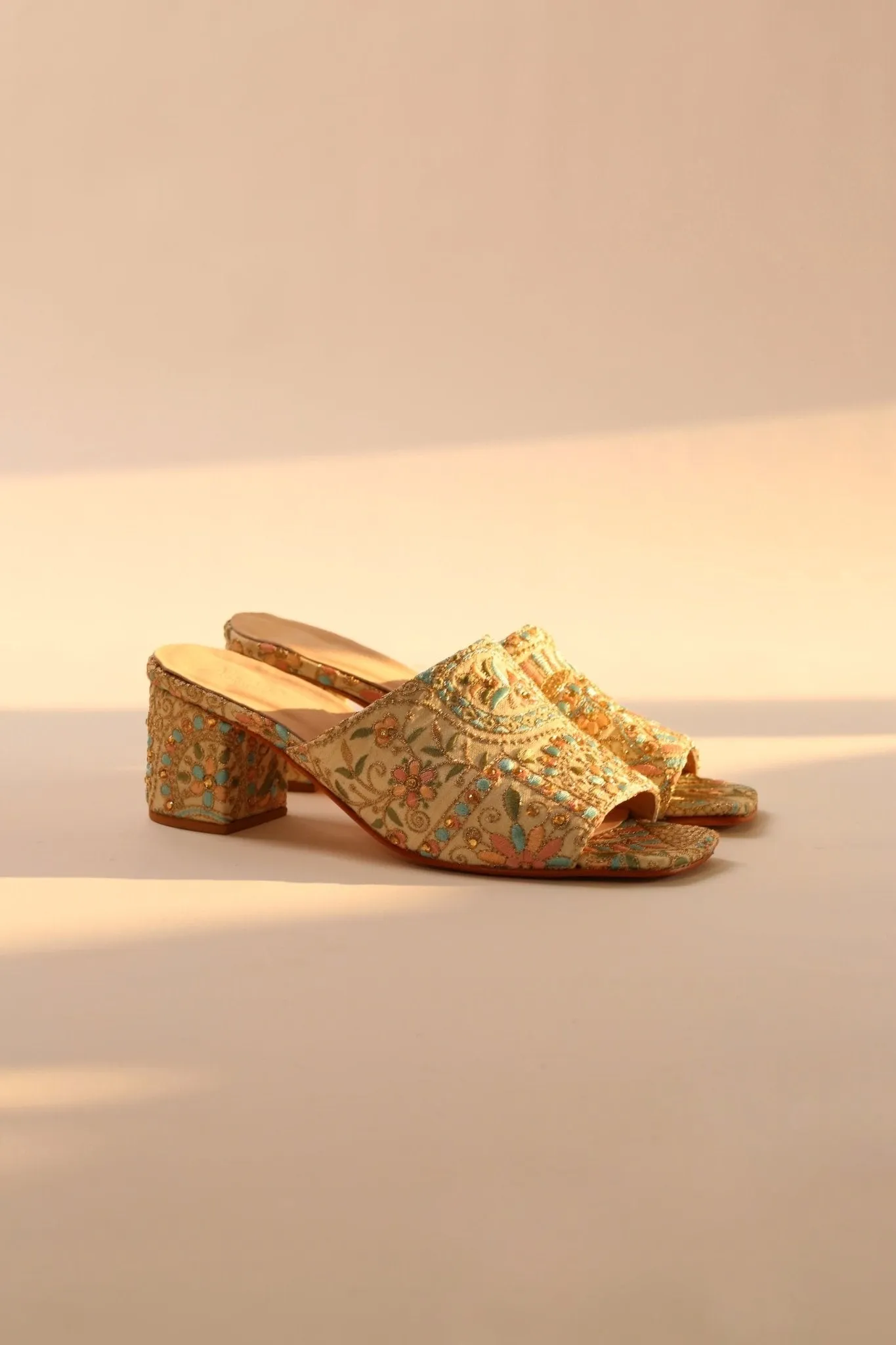EMBROIDERED FLOWER SILK MULES MILTONA