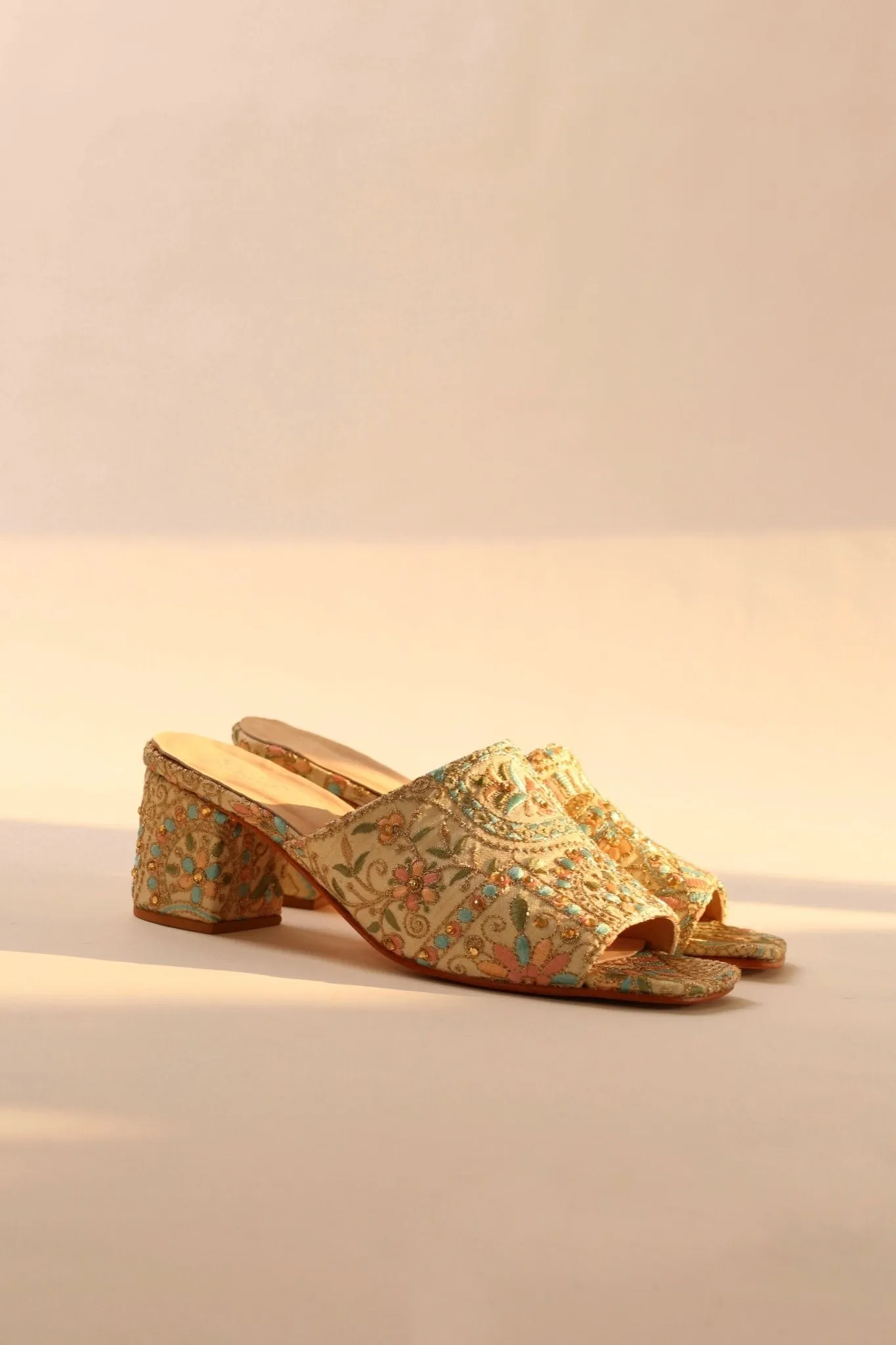 EMBROIDERED FLOWER SILK MULES MILTONA