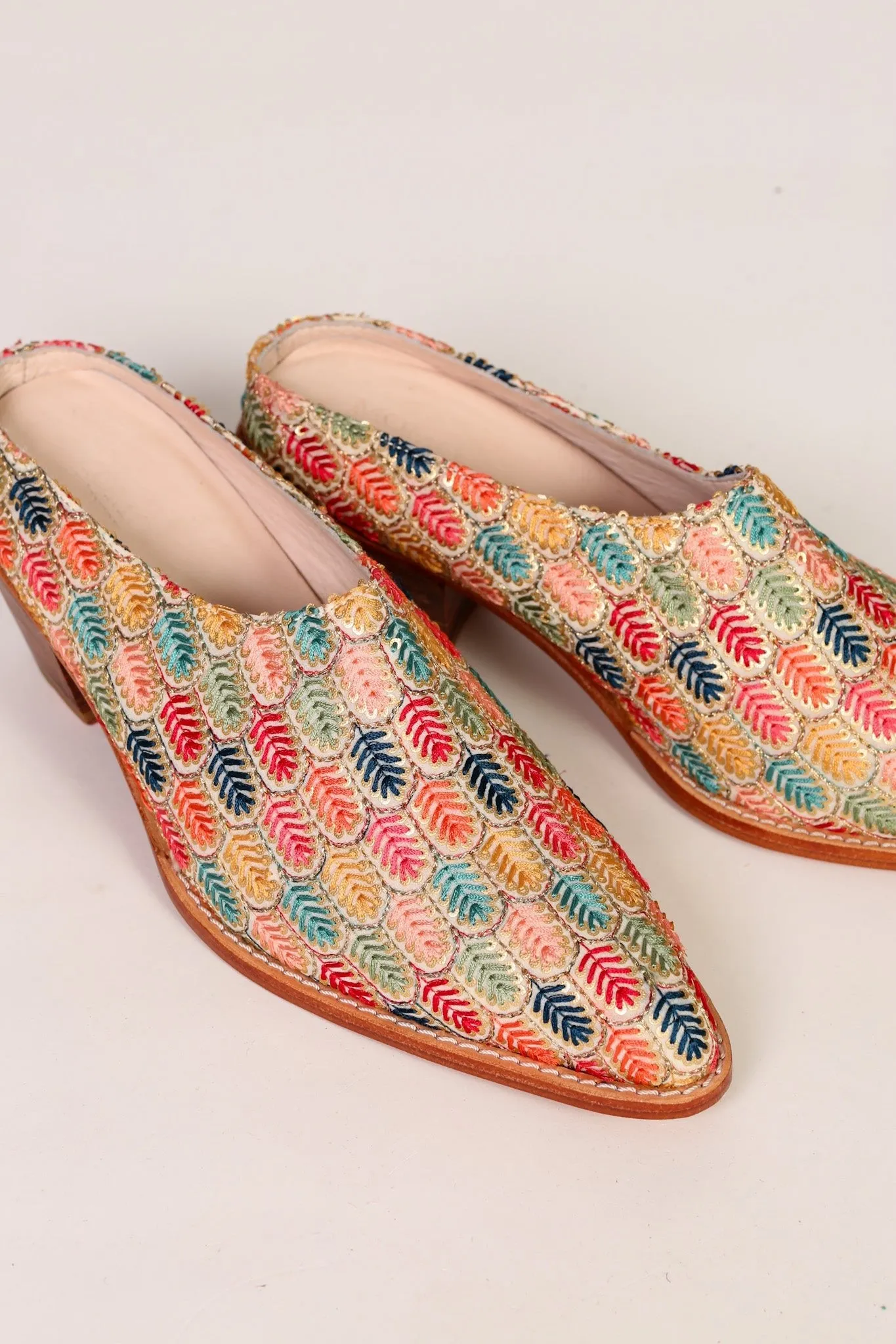 EMBROIDERED WESTERN HEEL MULES TAHIA