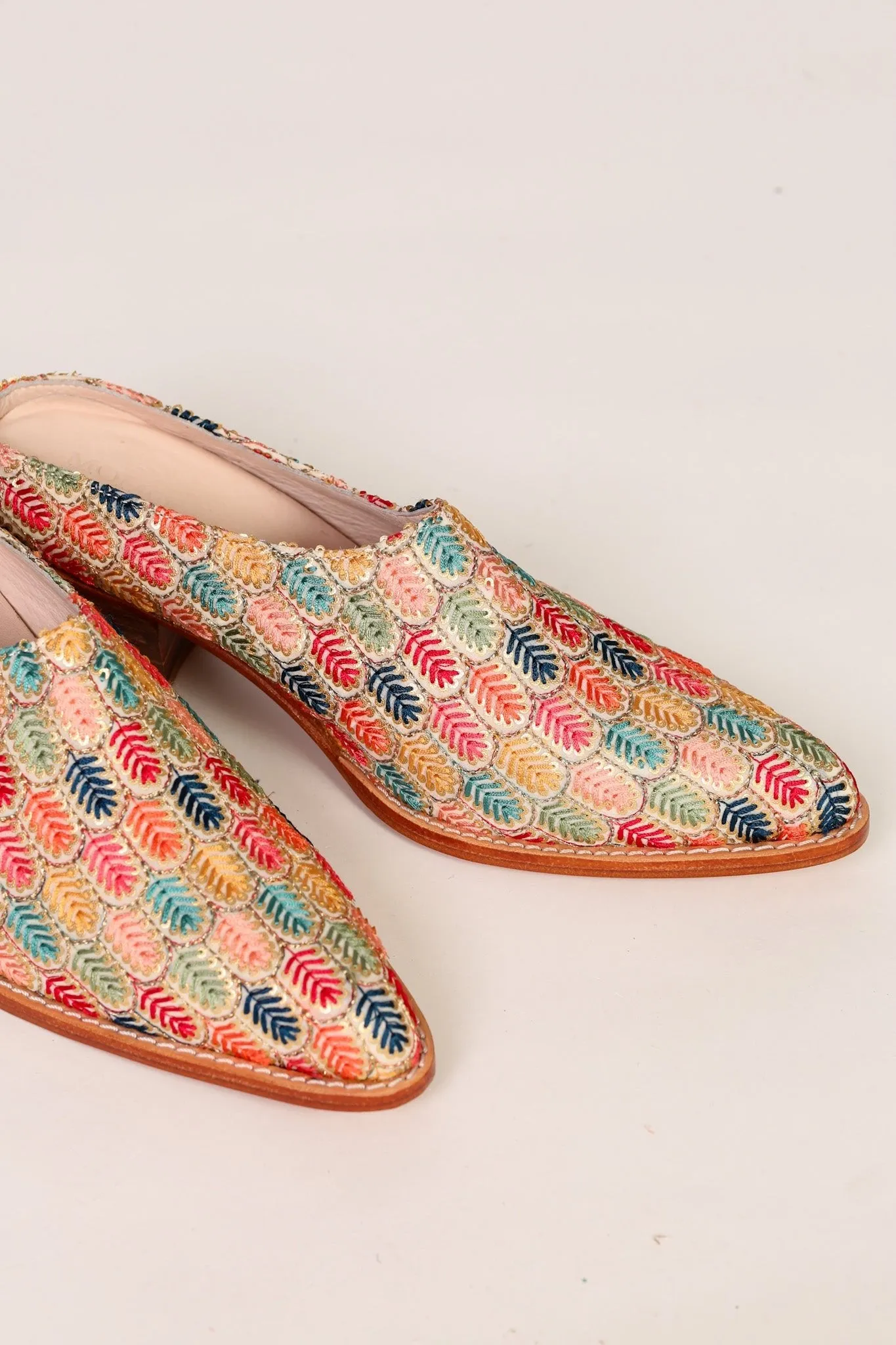 EMBROIDERED WESTERN HEEL MULES TAHIA