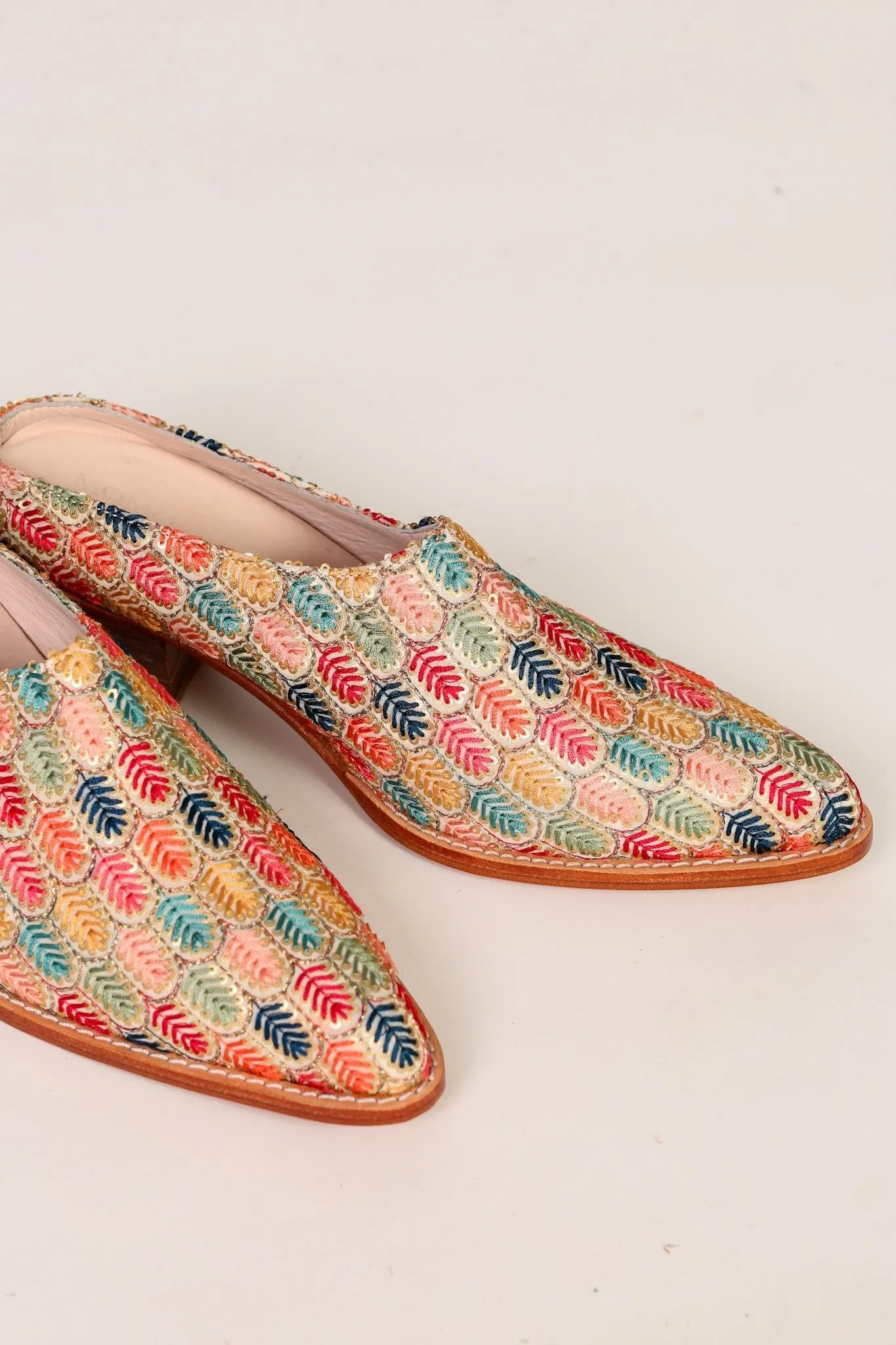 EMBROIDERED WESTERN HEEL MULES TAHIA