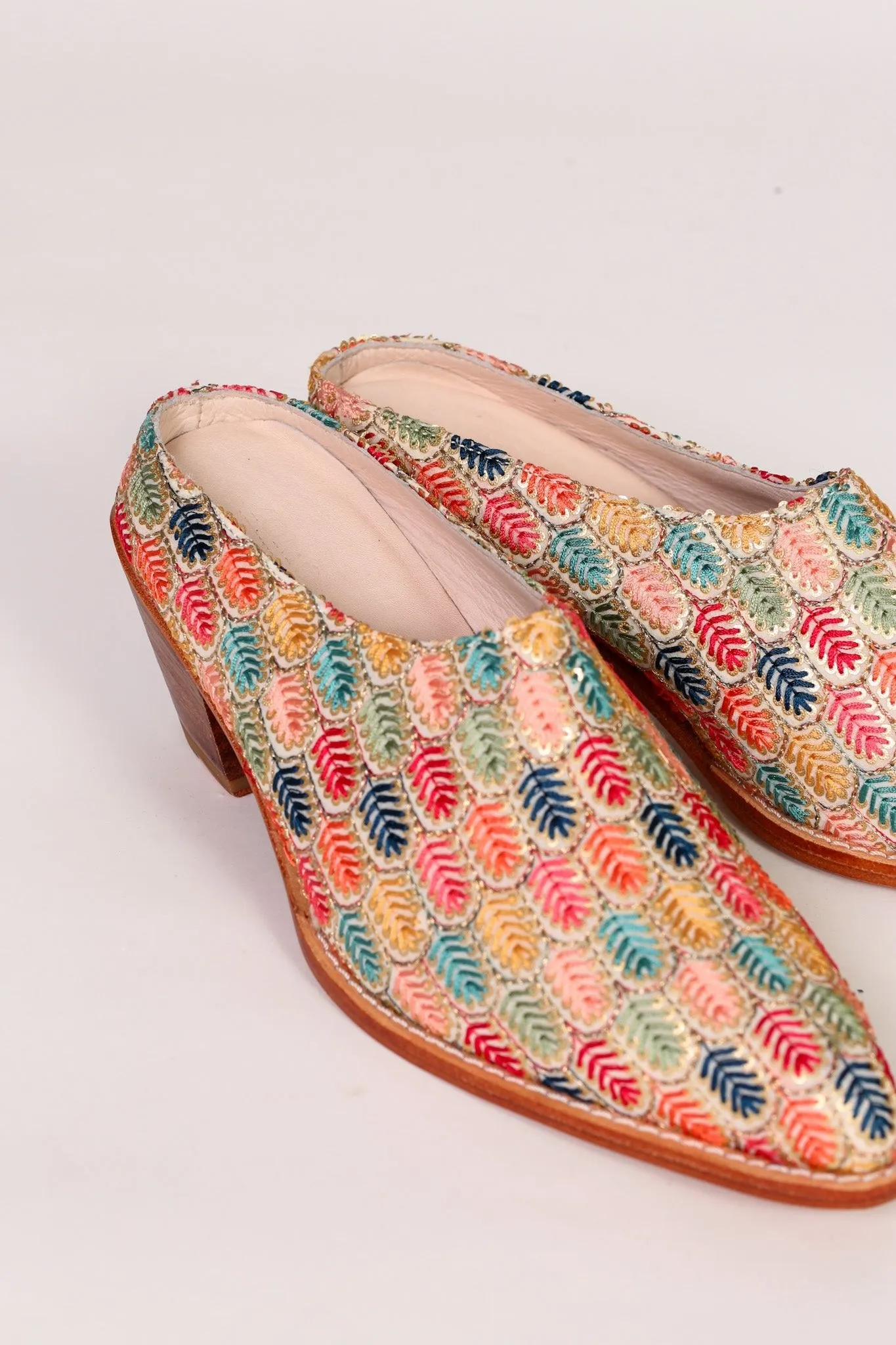 EMBROIDERED WESTERN HEEL MULES TAHIA