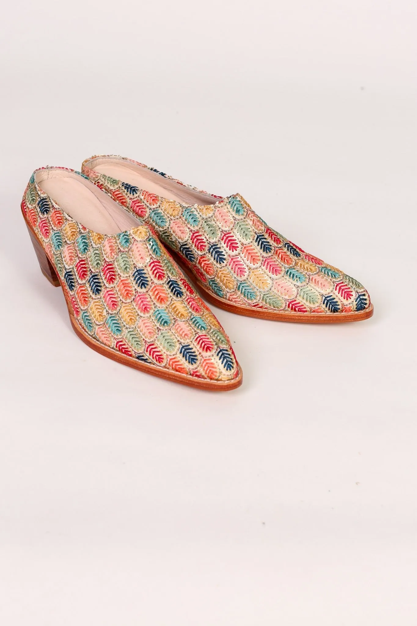 EMBROIDERED WESTERN HEEL MULES TAHIA