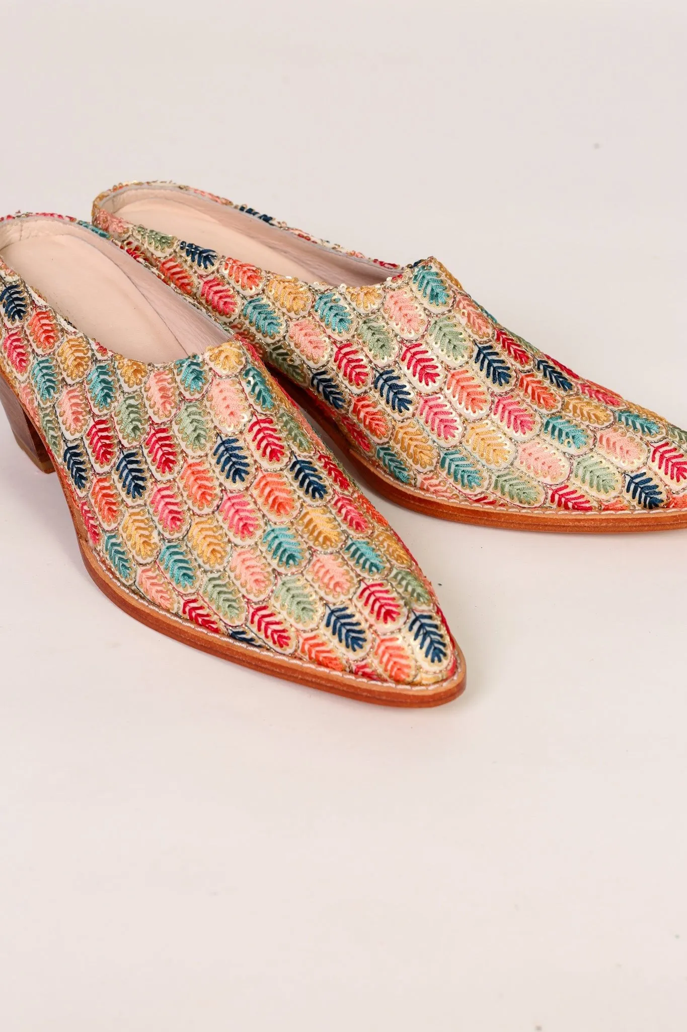 EMBROIDERED WESTERN HEEL MULES TAHIA