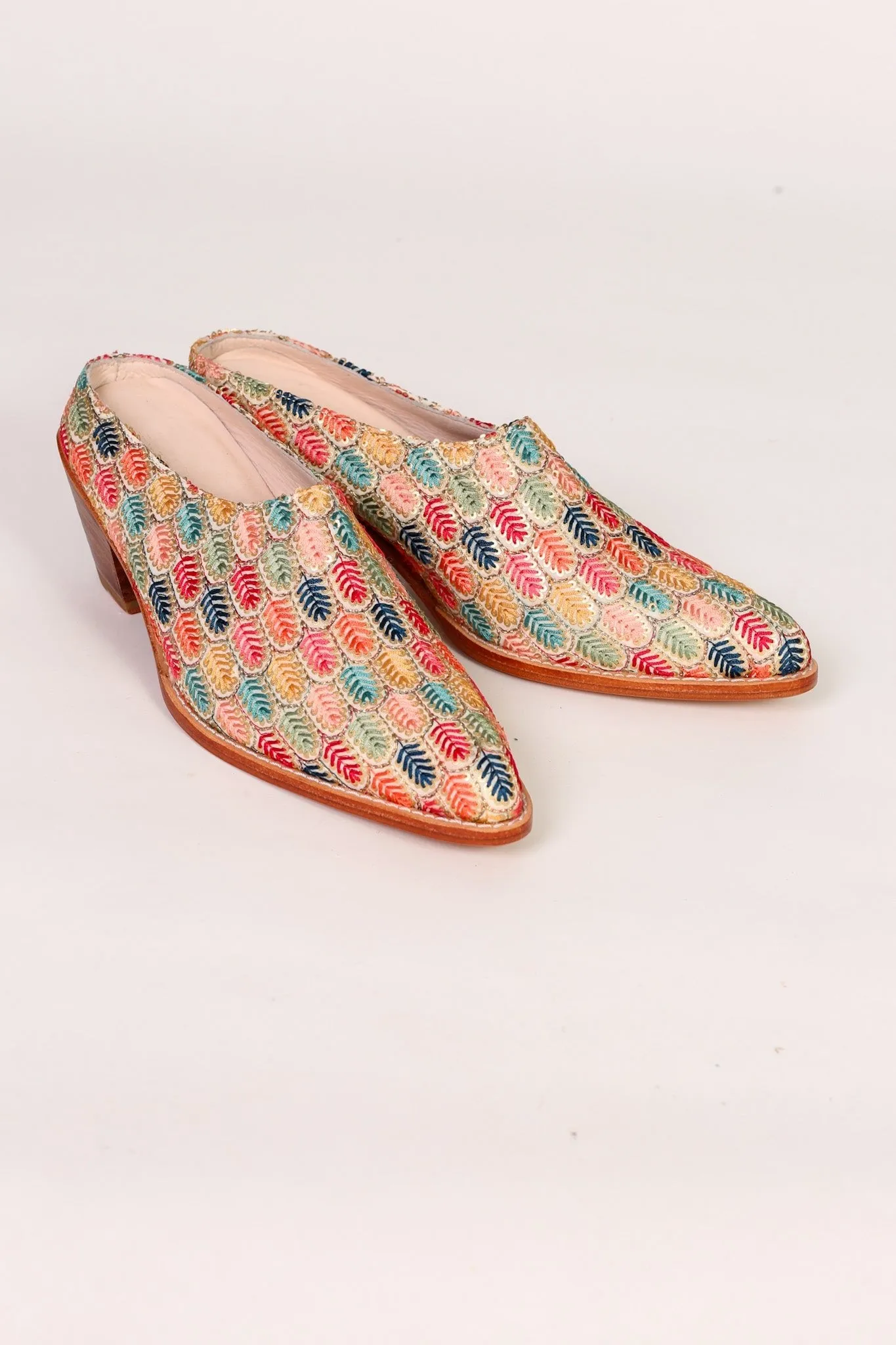 EMBROIDERED WESTERN HEEL MULES TAHIA