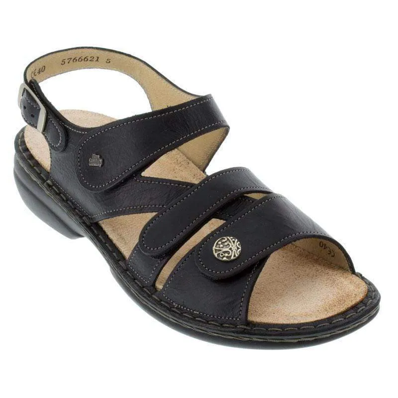 Finn Comfort Women's Gomera Sandals- Plisseelight Schwarz
