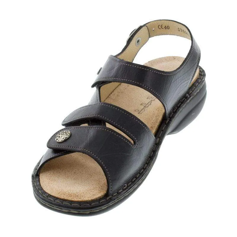 Finn Comfort Women's Gomera Sandals- Plisseelight Schwarz
