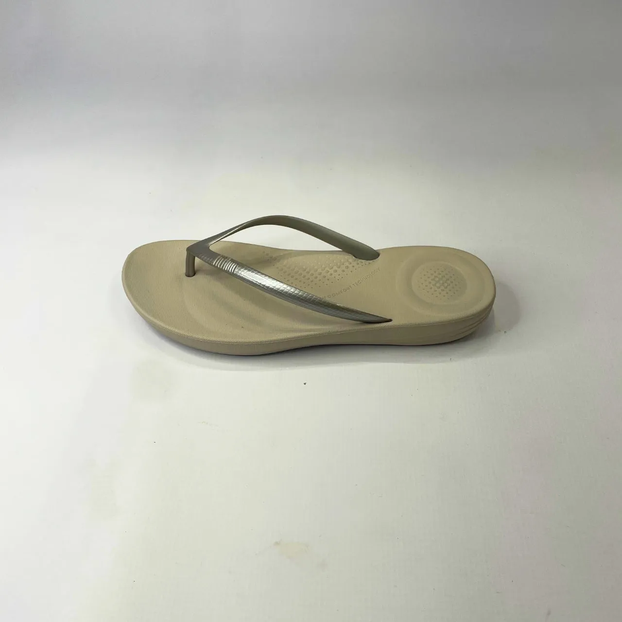 Fitflop IQUSHION silver ergonomic flipflops