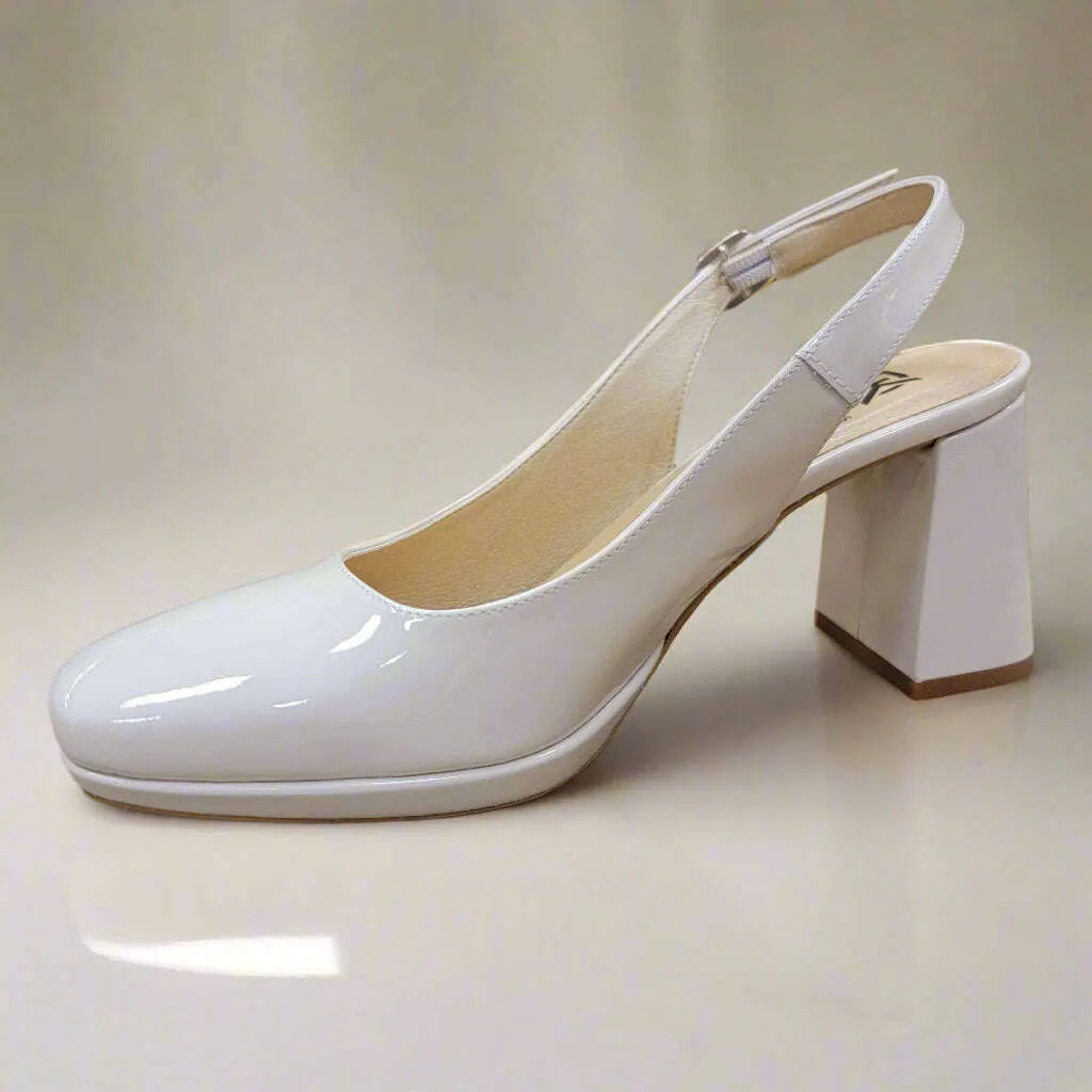 FLUCHOS - Karla in Off White & Black Patent